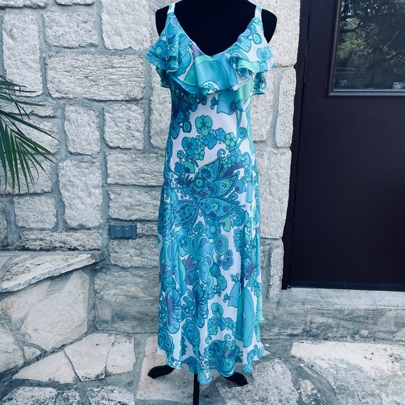 { Sonia } - Picture 1 of 6